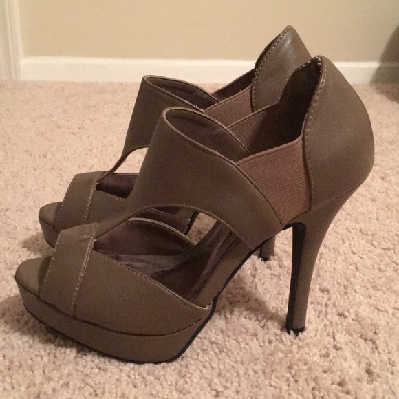 Dollhouse Greyish-Beige Peep Toe Heels - Picture 1 of 5